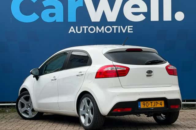 Kia Rio (2012) thumbnail 5