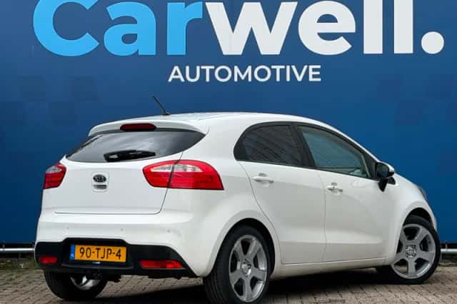 Kia Rio (2012) thumbnail 6