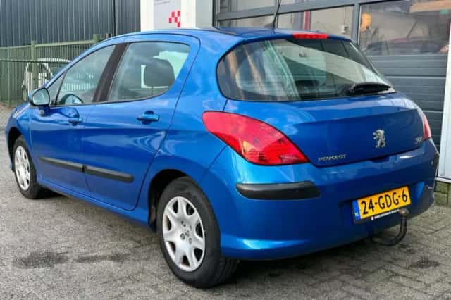 Peugeot 308 (2008) thumbnail 2