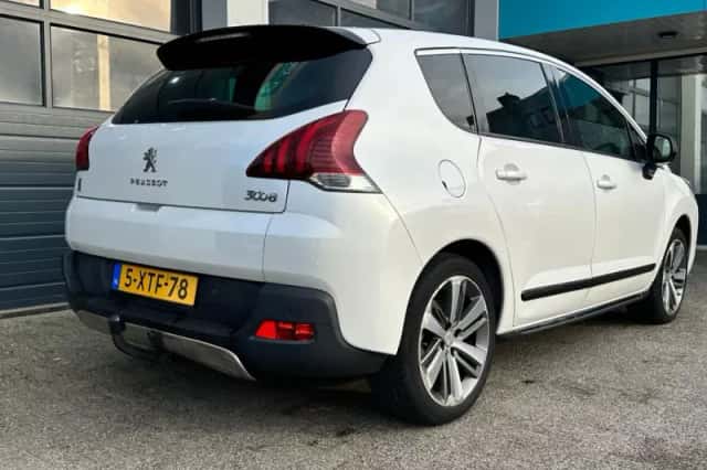 Peugeot 3008 (2014) thumbnail 2