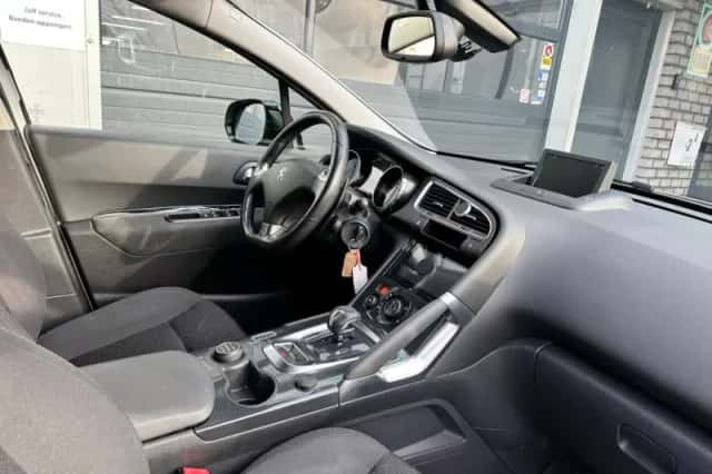 Peugeot 3008 (2014) thumbnail 3