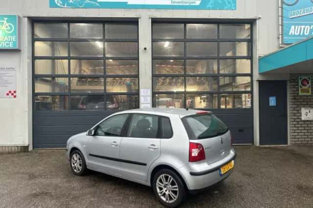 Volkswagen Polo (2003) thumbnail 2