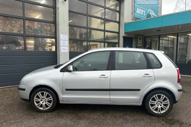 Volkswagen Polo (2003) thumbnail 3