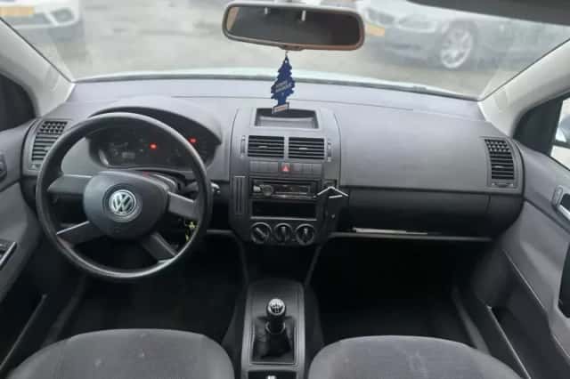 Volkswagen Polo (2003) thumbnail 4