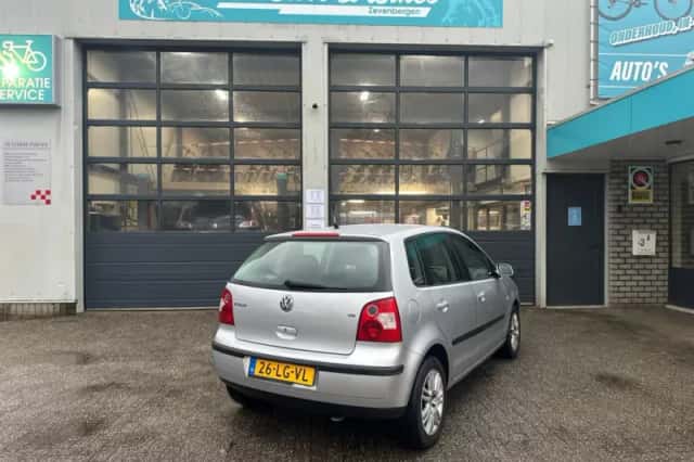 Volkswagen Polo (2003) thumbnail 5