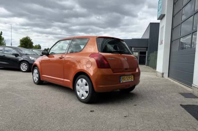 Suzuki Swift (2005) thumbnail 2