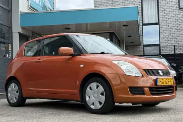 Suzuki Swift (2005) thumbnail 4