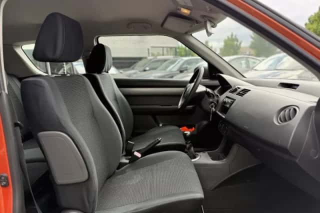 Suzuki Swift (2005) thumbnail 6