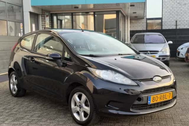 Ford Fiesta (2011) thumbnail 2