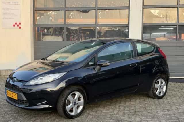 Ford Fiesta (2011) thumbnail 3