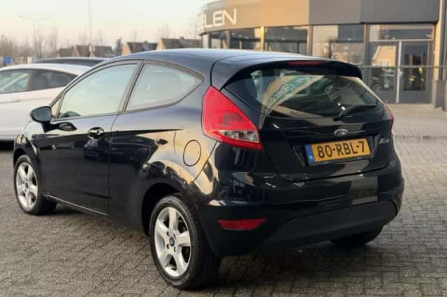 Ford Fiesta (2011) thumbnail 5