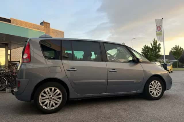 Renault Espace (2005) thumbnail 2