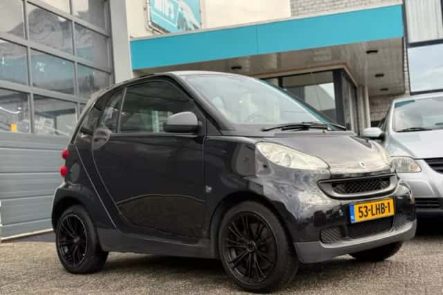Smart ForTwo (2010) thumbnail 3