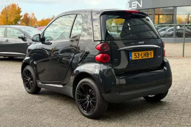 Smart ForTwo (2010) thumbnail 4