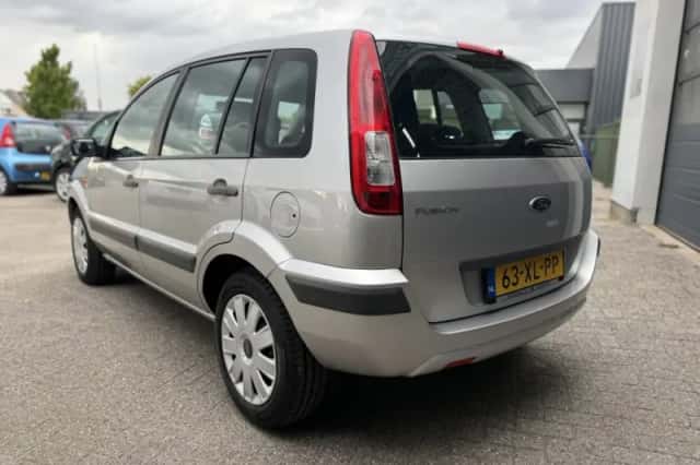 Ford Fusion (2007) thumbnail 5