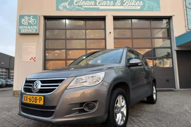 Volkswagen Tiguan (2009) thumbnail 1