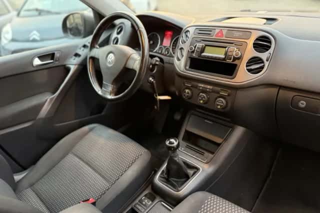 Volkswagen Tiguan (2009) thumbnail 4