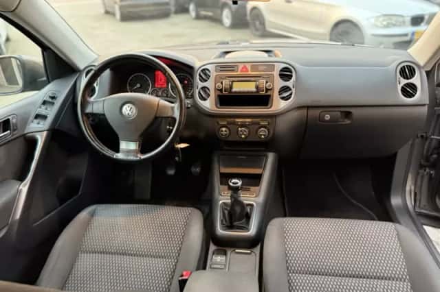 Volkswagen Tiguan (2009) thumbnail 6