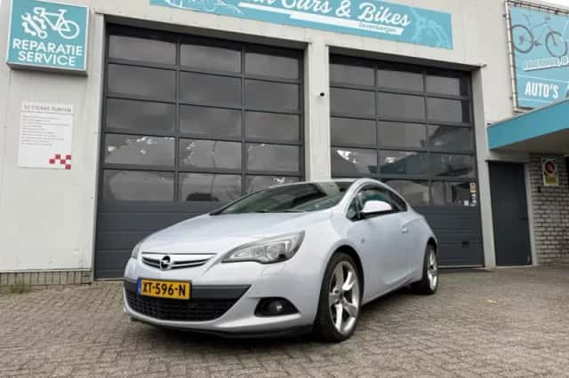 Opel Astra (2012) thumbnail 1