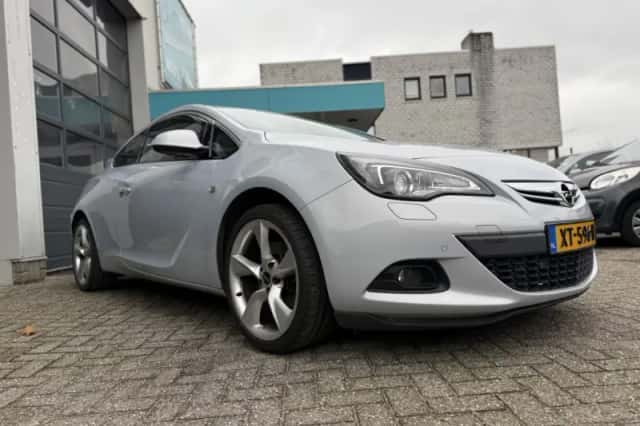Opel Astra (2012) thumbnail 2