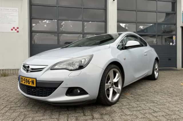 Opel Astra (2012) thumbnail 3
