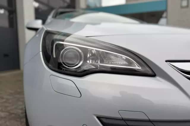 Opel Astra (2012) thumbnail 5