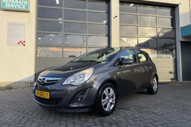 Opel Corsa (2011) thumbnail 2
