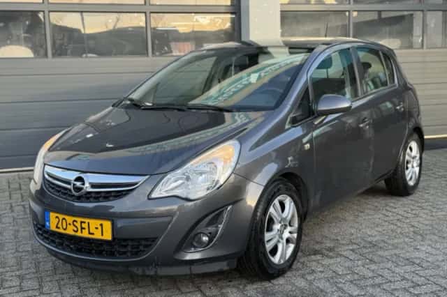 Opel Corsa (2011) thumbnail 3