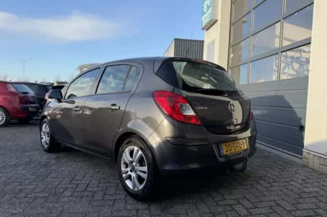 Opel Corsa (2011) thumbnail 5