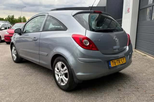 Opel Corsa (2006) thumbnail 3