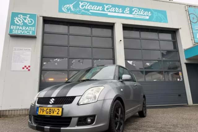 Suzuki Swift (2008) thumbnail 1