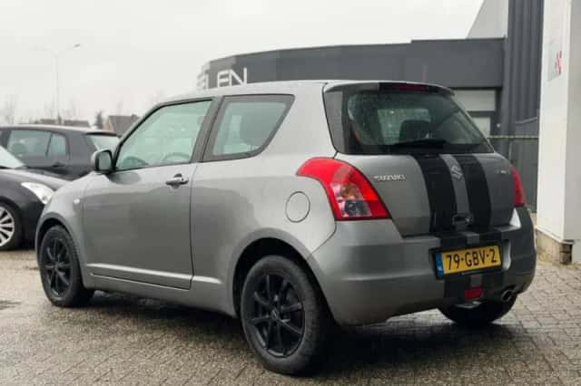Suzuki Swift (2008) thumbnail 2