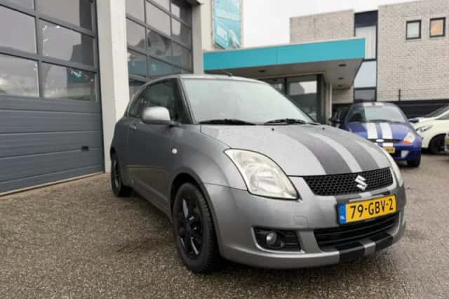 Suzuki Swift (2008) thumbnail 4
