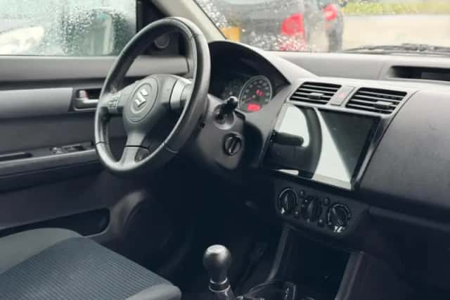 Suzuki Swift (2008) thumbnail 6