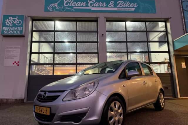 Opel Corsa (2008) thumbnail 1