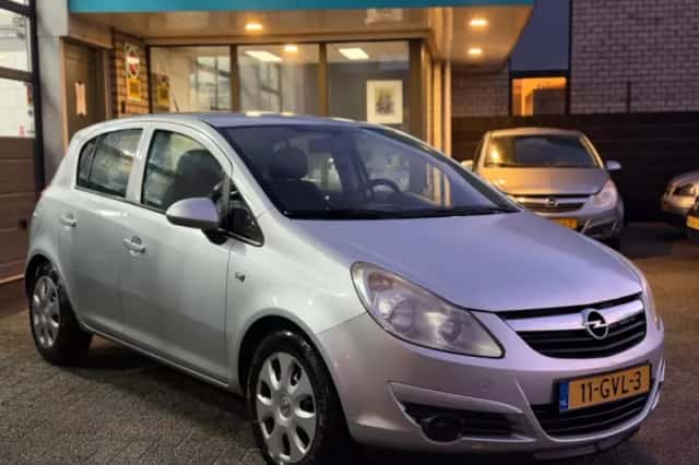 Opel Corsa (2008) thumbnail 3