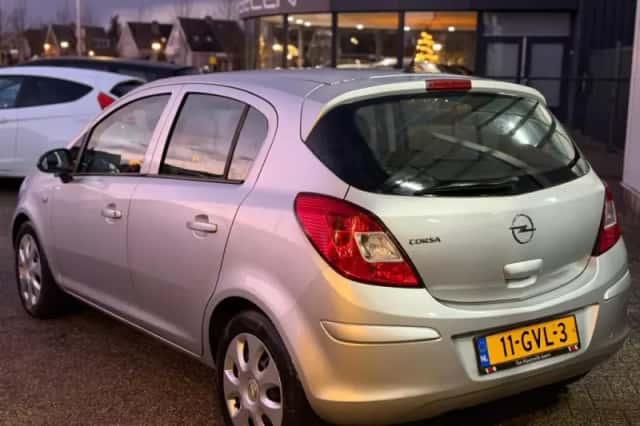 Opel Corsa (2008) thumbnail 4