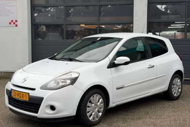 Renault Clio (2011) thumbnail 2
