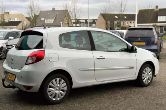 Renault Clio (2011) thumbnail 4
