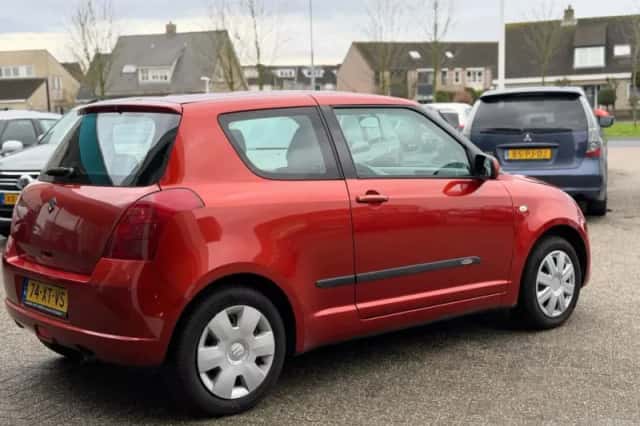 Suzuki Swift (2007) thumbnail 5