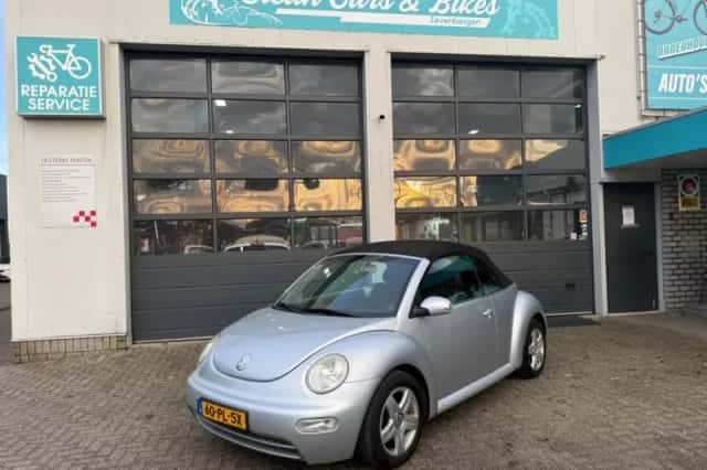 Volkswagen New Beetle (2004) thumbnail 1