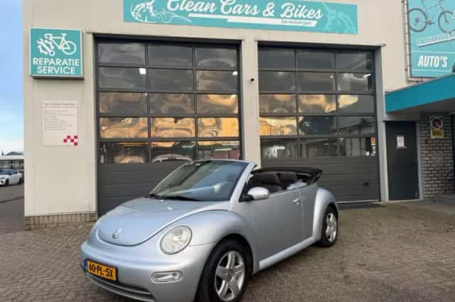 Volkswagen New Beetle (2004) thumbnail 5