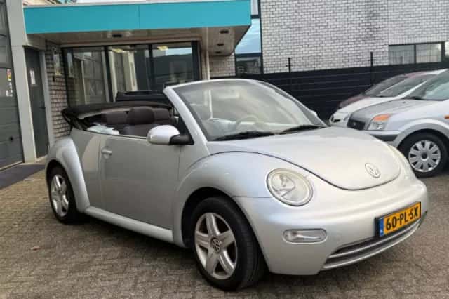 Volkswagen New Beetle (2004) thumbnail 6