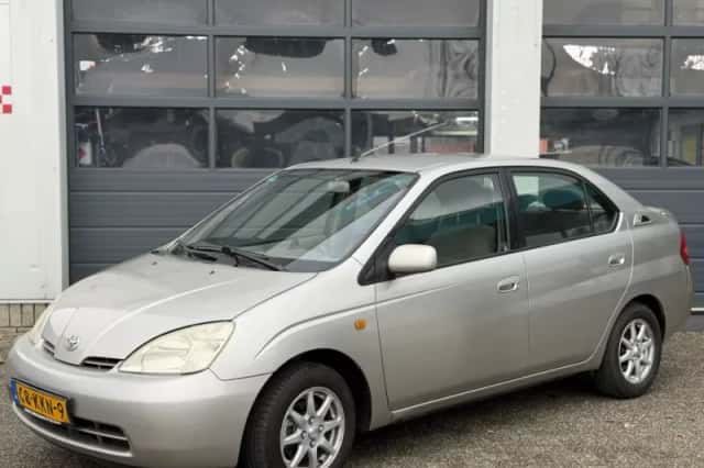 Toyota Prius (2001) thumbnail 2
