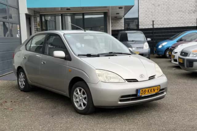 Toyota Prius (2001) thumbnail 3