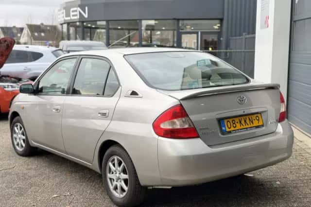 Toyota Prius (2001) thumbnail 4