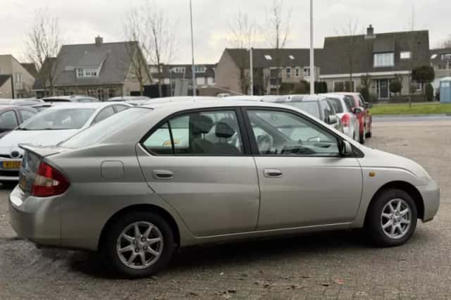 Toyota Prius (2001) thumbnail 5