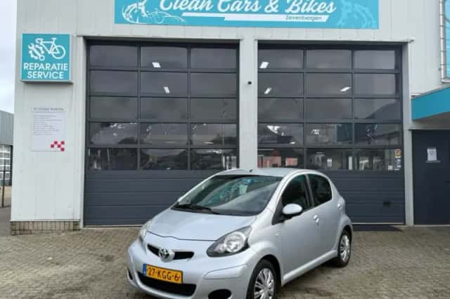 Toyota Aygo (2009) thumbnail 1