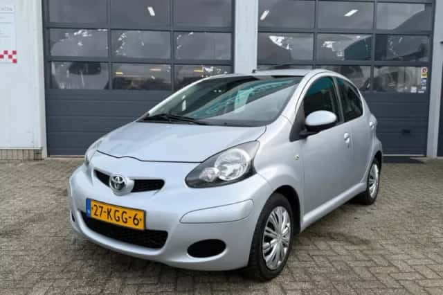 Toyota Aygo (2009) thumbnail 2