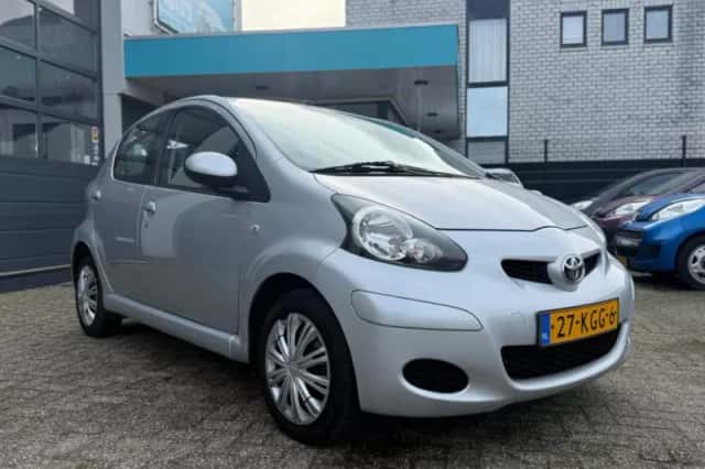Toyota Aygo (2009) thumbnail 3